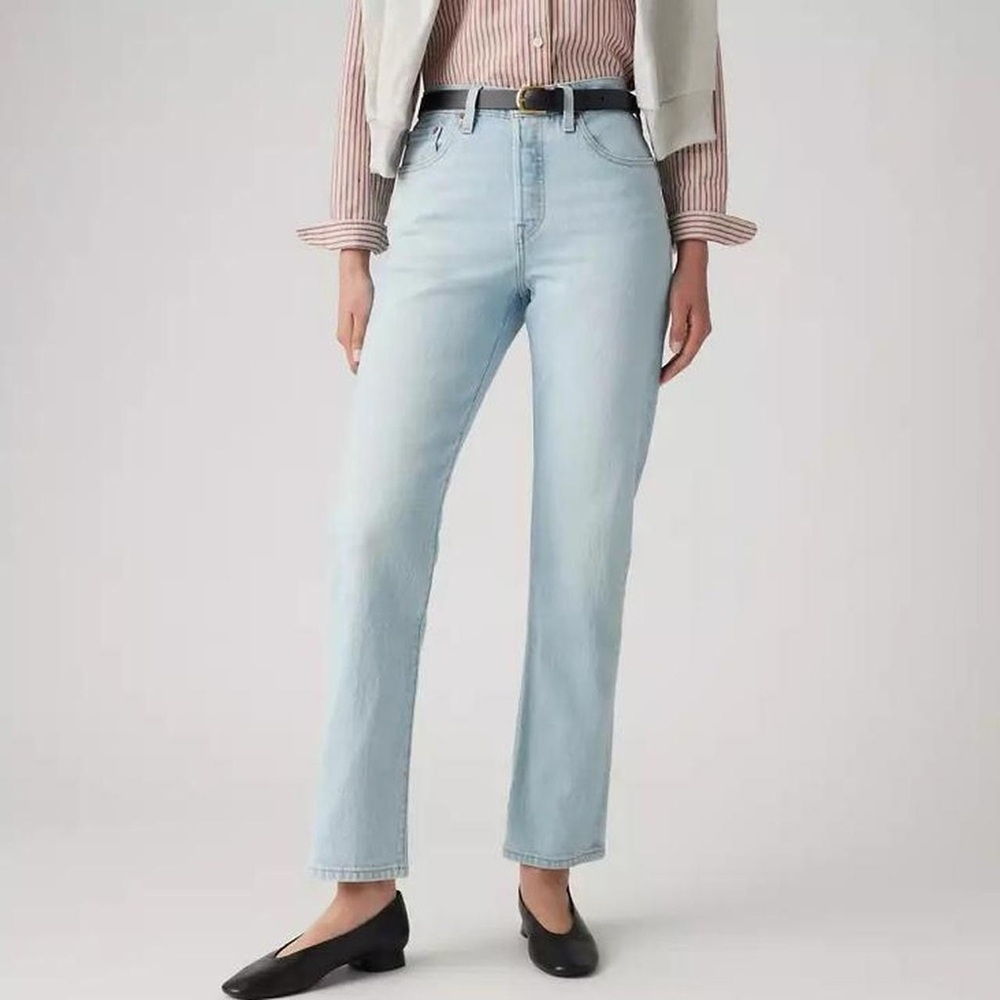 levi’s 501 original fit light wash jeans